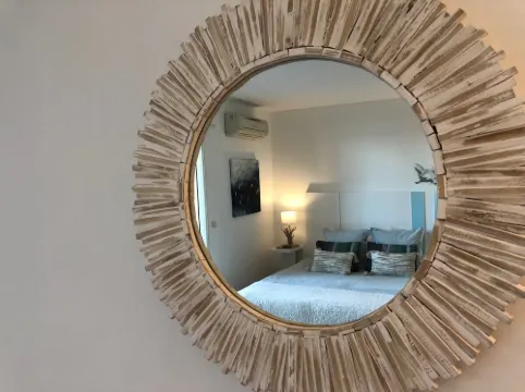 By the sea, calm studio with terrace, near Monaco.