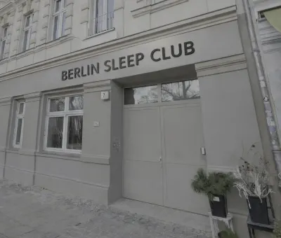 Berlin Sleep Club Hotels near Pankow