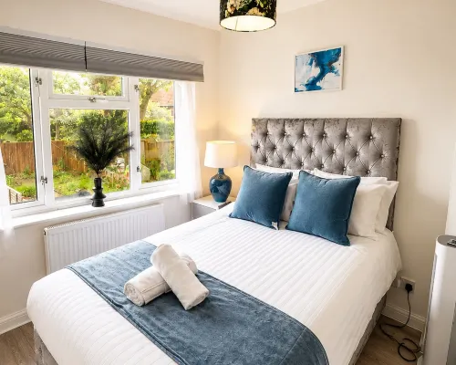 East London Home|Parking|Garden & Self Check-In Hotels in Dagenham