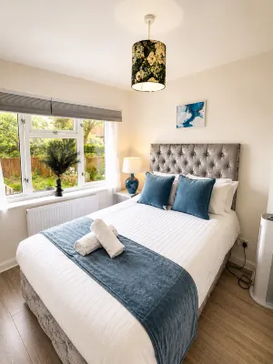 East London Home|Parking|Garden & Self Check-In