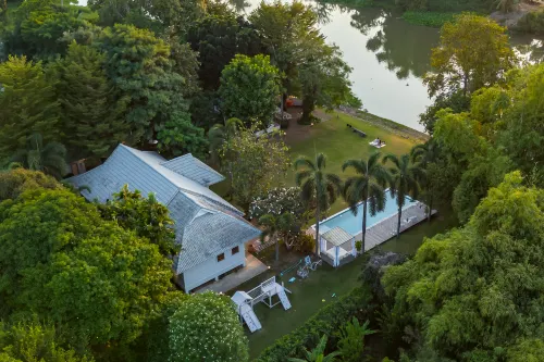 Hide & Seek River Villa Hotels in Si Prachan District