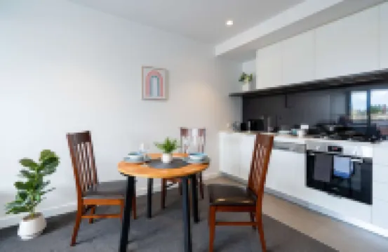 Modern 2BR Apartment with Smart TV and Views