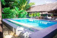 Shamba Village Hotel - Kolam Renang