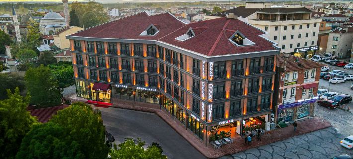 โรงแรมประตูตะวันตก โรงแรมในเอเดอเน