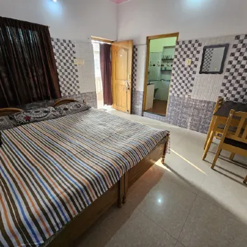 Jolly Homes - 400 Mtrs from ISKCON