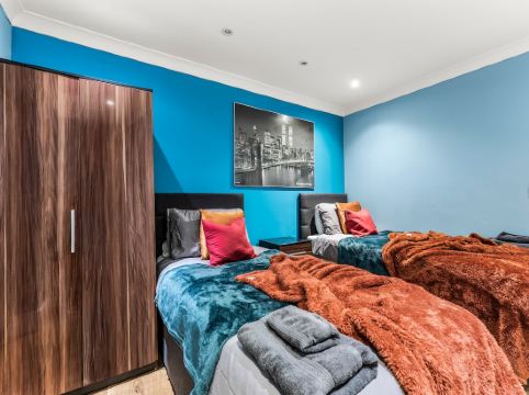 Spacious 2 Bedroom Riverside Home | Welsh Back