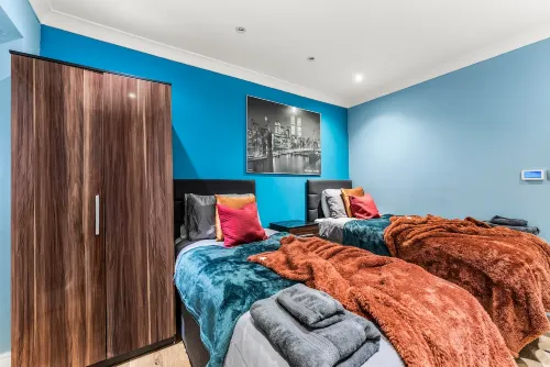 Spacious 2 Bedroom Riverside Home | Welsh Back