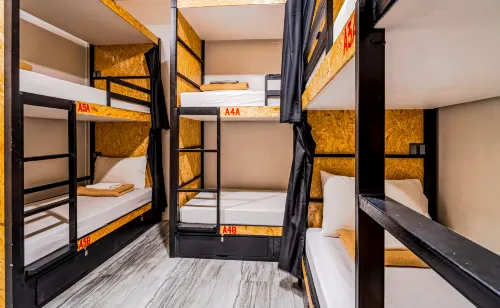 100% Cafe Moto Hostel