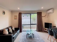 Cheerful 2 Bedroom home in Hamilton Central - Condos