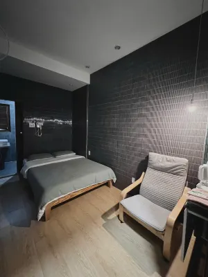 MEOW HOTEL & CAFE