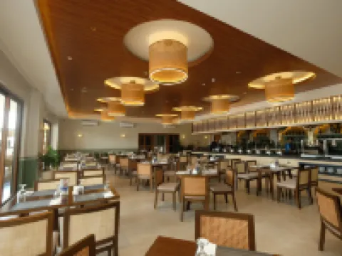 The Tropics at MacArthur Park Hotels in Palo