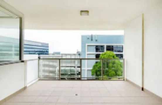 Bright 2BR Apartment in Mascot – Balcony & Convenient Transport