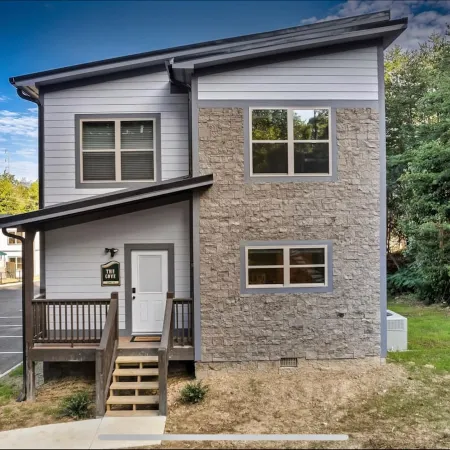 Modern 5 bedroom cabin, close-Dollywood, game room