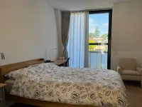 Spacious & Quiet 4BR, 2BA Home Near Sydney Airport, CBD & Beaches -  case vacanza in affitto