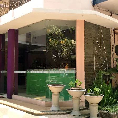 Dpavilion Guest House & Resto