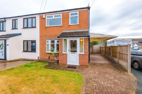 3-Bed Westhoughton | M61 | Driveway Parking - parkir
