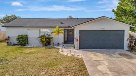 Heated Pool 3b/2b home 10 mins to beach