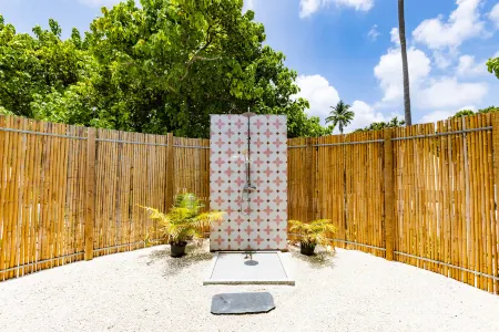 The Maverick Surf and Dive Boutique Hotel Отели в г. Востраў Ган