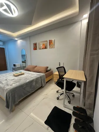 Casa Leveria Unit 2 w/ Patio (Inquire Parking Availability)