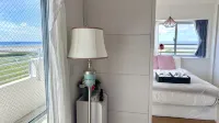 SunSea Okinawa Stunning Ocean View 2BR Sleeps 6 20 min from Airport 3 min to Shopping Mall - balcón