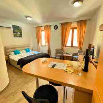 Step to Kotor Bay Old Town Rooms