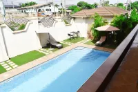 Village Courtyard Hotel - Pools