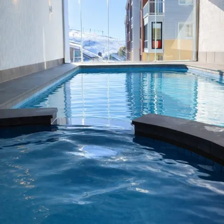 Hotham Central Ski Out Studio w/ pool, spa & sauna