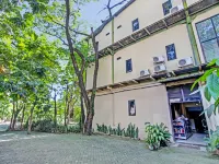 Hotel O Airport Guesthouse Hotels near Jenderal Ahmad Yani International Airport