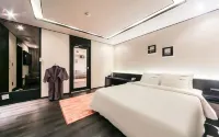 2HEAVEN HOTEL