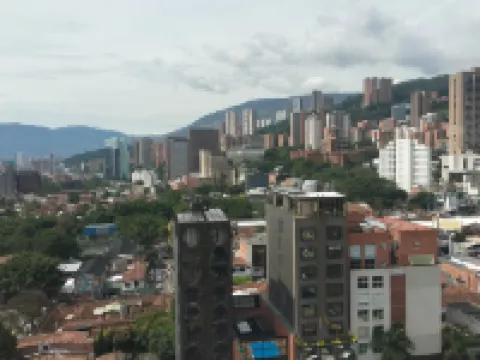 金色山谷酒店 鄰近Parque El Poblado的酒店