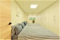 Dajeong House/Hongdae Entrance Sta.Exit7.  Party room. Lovely Big House