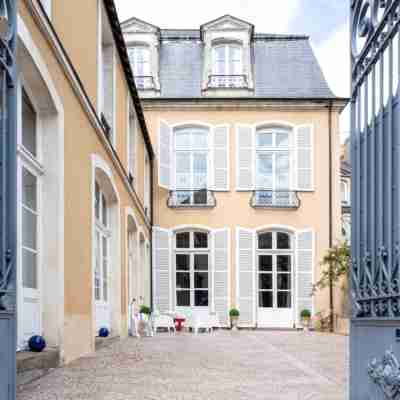 Le Henri II Hotel Exterior