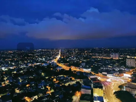 #Free Netflix 1BR Troika Residensi Kota Bharu By AGhome Отели рядом с достопримечательностью «Dataran Cheng Ho»