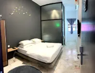 5 mins walking to East Coast Mall @ JW Guest House