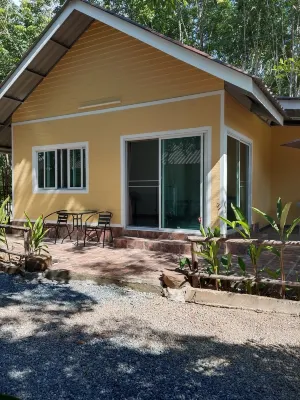 Baan Namthip Homestay Trang บ้านน้าทิพย์ โฮมสเตย์ตรัง Hotels in Sikao