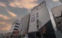 Brown Dot Hotel Hotels near daiso