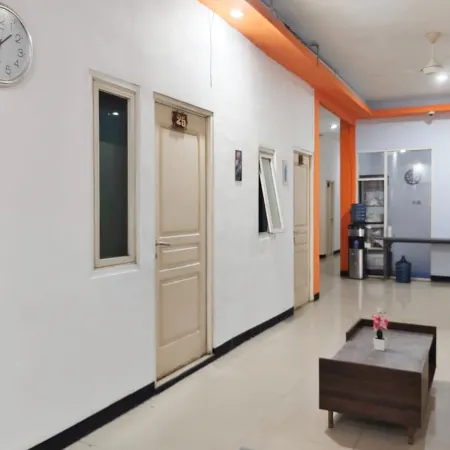 TwoSpaces Living at Nabila Semampir Homestay