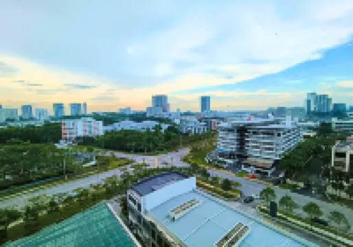 Homely Cybersquare Ensuite with Skyline View #CS5