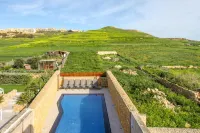 Solaris - 4 bedrooms (sleeps 8+2 kids) Ghasri village