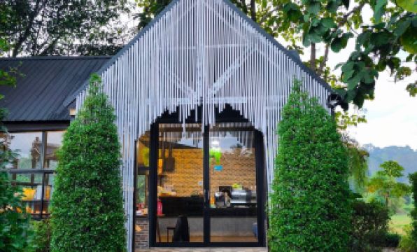 Brick Box Pool Villa & Cafe