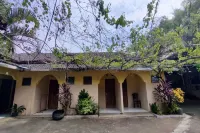 OYO 95108 Nareswari Homestay Syariah - parkir