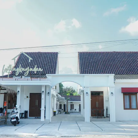 D’Mangkuyudan Luxury Guest House