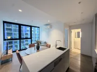 2BR/2BA Urban Sanctuary: Views from 33rd Flr
