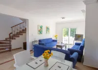 Nando Villa Walk toMerit Park & Kaya Palazzo by HK - Villas