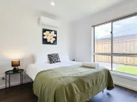 2024Built/AC & Bath each Room/Study/TownCentre/SDA Hotels in Werribee