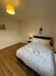 Bright 2 Bed Flat · Oakley - 2-Star
