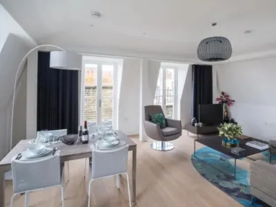 Wells Court by Aeria Apartments Hotel in zona Keats House