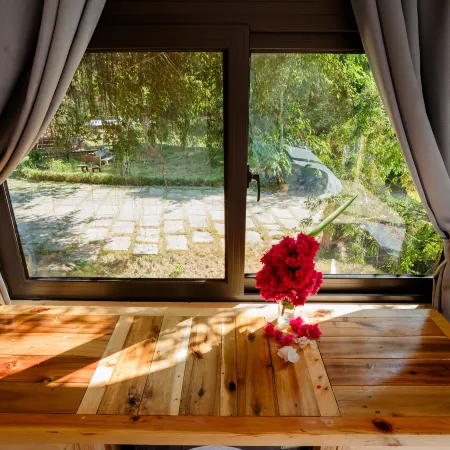 Bai Tu Long Mountain Resort Отели рядом с достопримечательностью «Bai Tu Long Bay»
