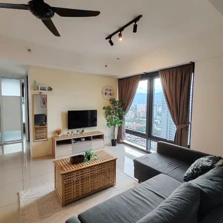 Tropicana 218 Macalister #3BDR #2 parking