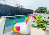 Dato Villa Lux KTV+Pool+BBQ(26pax) 12min to Jonker Hotels in Bukit Baru